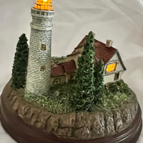 Thomas Kinkade "Clearing Storms" table top sculptures - Picture 3 of 8